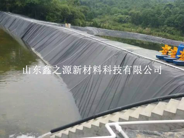 問：魚塘養(yǎng)殖防滲膜的周圍可以貼瓷磚嗎？