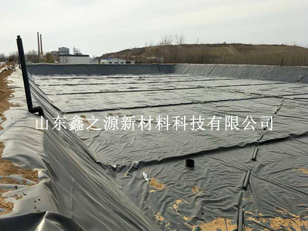 油田防滲膜鋪設(shè)技巧：高效、環(huán)保的鋪設(shè)新策略