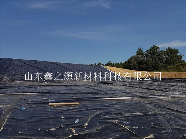 養(yǎng)殖新紀(jì)元：防滲膜覆土的綠色妙用，繪就生態(tài)養(yǎng)殖新畫卷